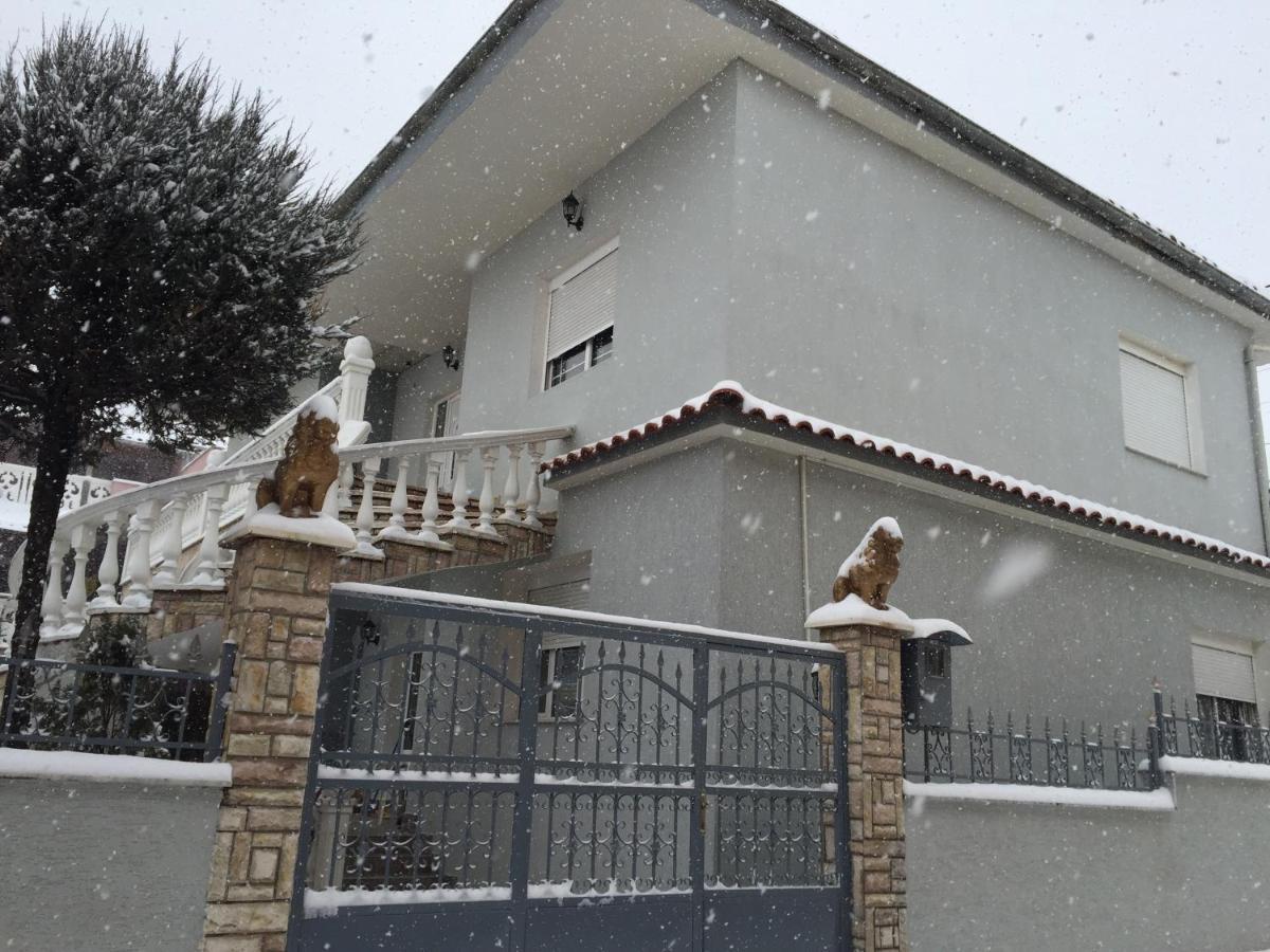 Vila Ridvani Korce Bagian luar foto