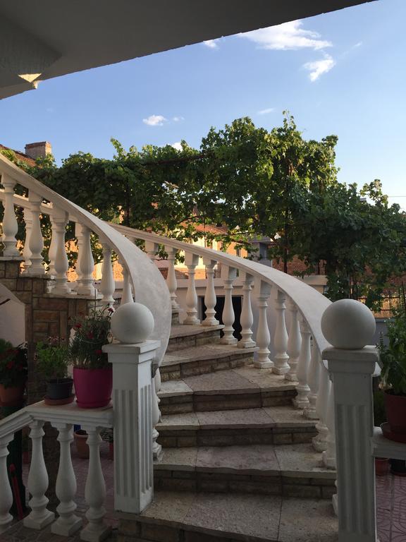 Vila Ridvani Korce Bagian luar foto